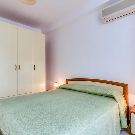 Lipari City Centre Apartmán *